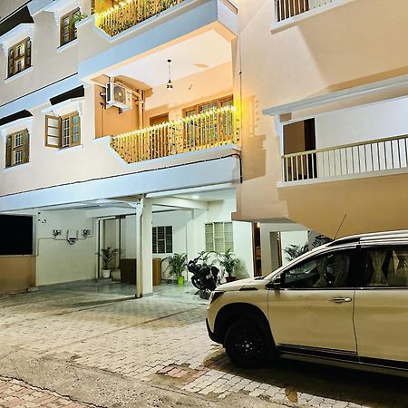 Zoomstay - 3Bhk Apartments Varanasi Exterior photo